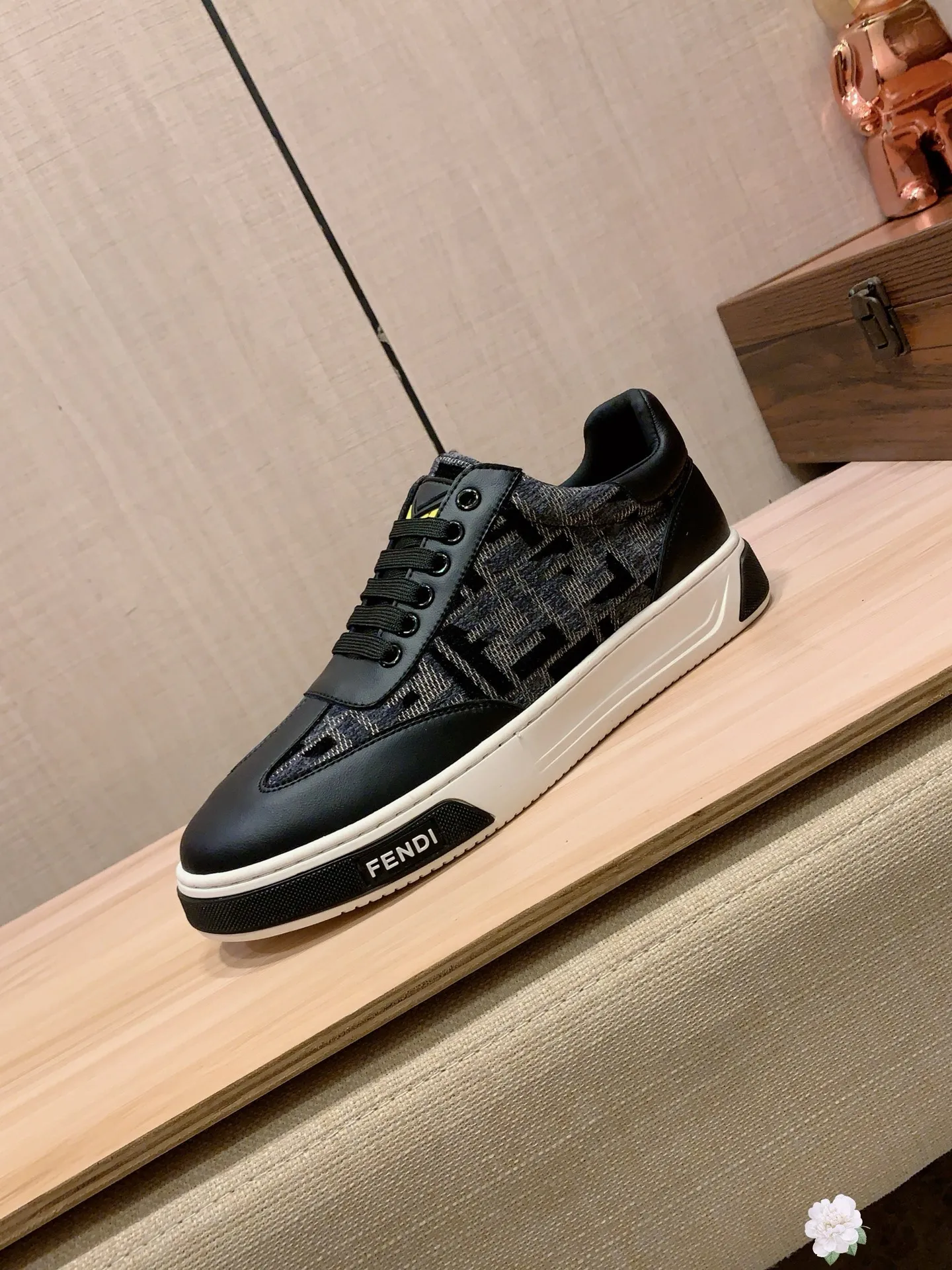 Men's men's shoes 💰420💰💰🎩🎩[Lightning][Lightning] "FENDI*" The latest and most popular casual shoes, top brand [Seduce] luxury ~ purchasing agent, top quality ~. [Strong] The upper is made of imported breathable cowhide with material ➕ breathable sheepskin feet (•) and fine workmanship. The original stylish and stylish soft rubber wear-resistant and non-slip outsole is light and comfortable on the feet. The real thing looks better when photographed in person. 0099: code: 38-44, 4️⃣ colors selected